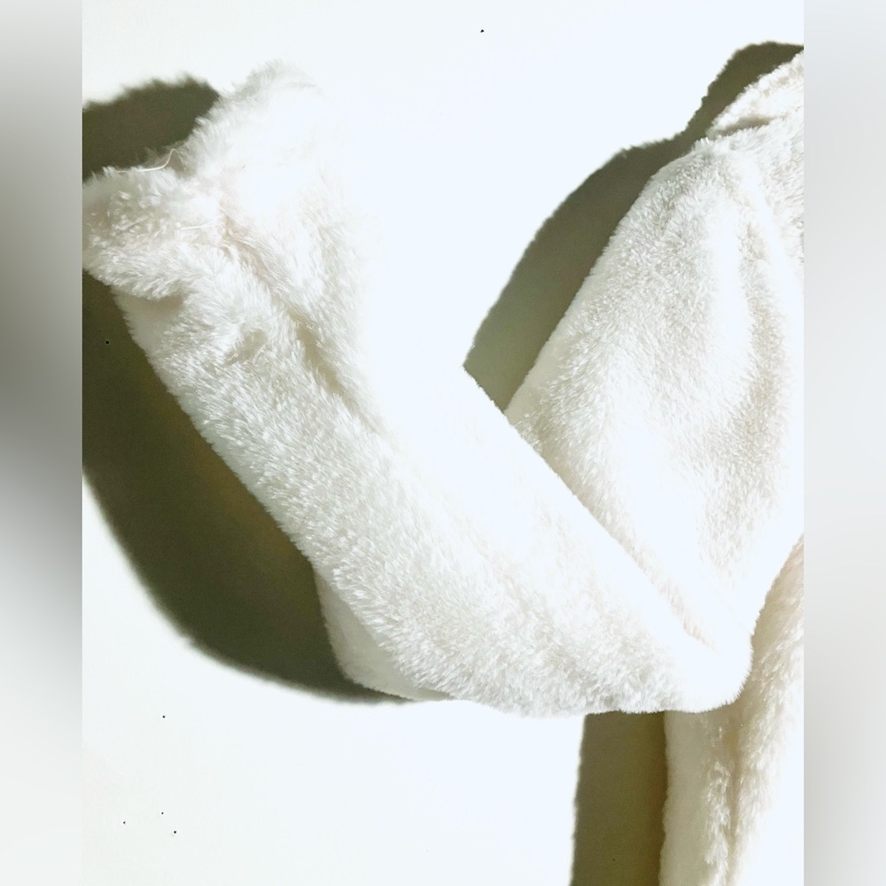 Elegant White Faux Fur Women's Jacket w/ matching scarf - Picture 8 of 16